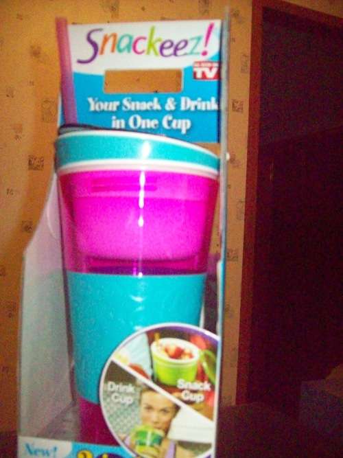 Snackeez Snack & Drink in one cup