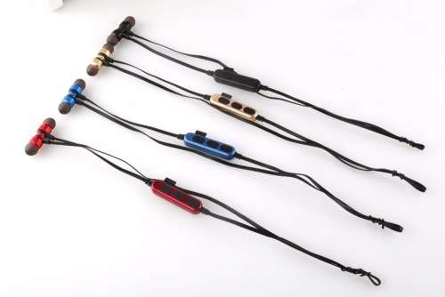 WIRELESS STEREO HEAD PHONES