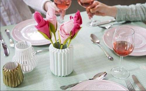 THE AMAZING BLOOM NAPKIN HOLDER