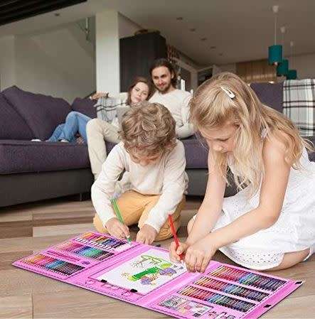 208 Piece Non-Toxic Plastic Case Kids Painting Drawing Art Set