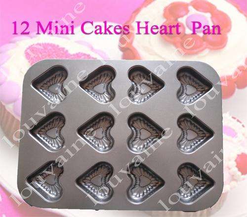 12 Mini cakes Heart Pan.