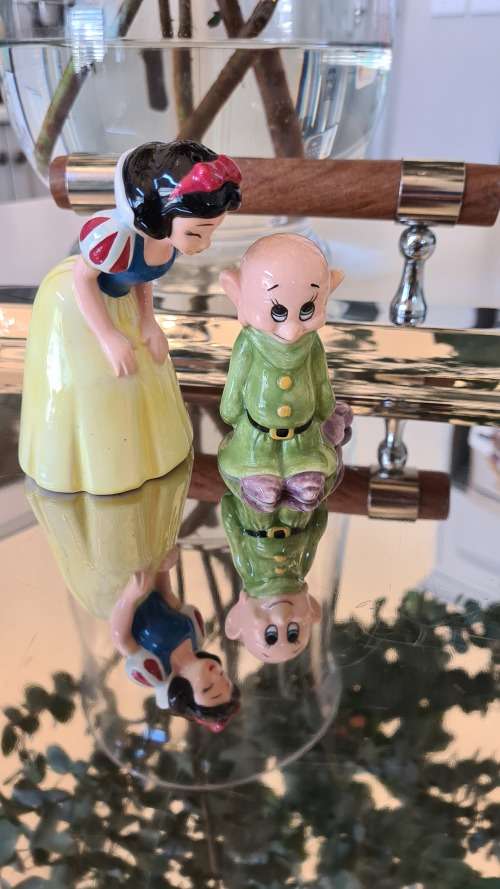 Snow white snd Dopey shakers