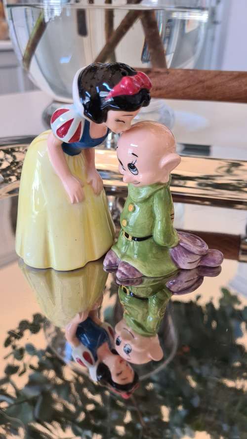 Snow white snd Dopey shakers