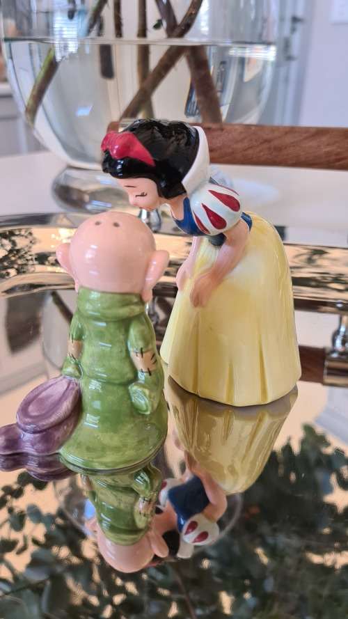 Snow white snd Dopey shakers