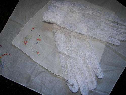X2 COTTON HANDKERCHIEFS/HANKIES AND WHITE LACE GLOVES