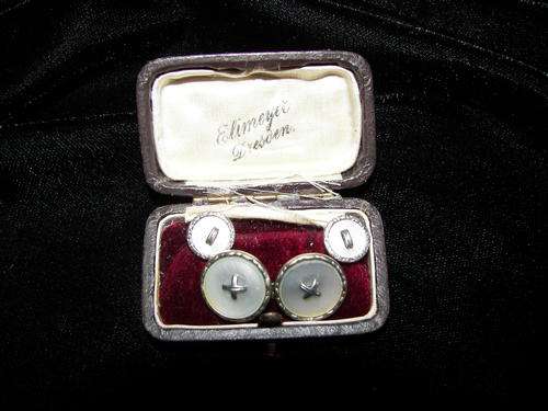 VINTAGE VICTORIAN MOTHER OF PEARL MENS CUFFLINKS AND DRESS SHIRT BUTONS IN LEATHER BOX