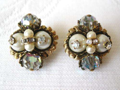 VINTAGE FAUX PEARL + RHINESTONE AND CRYSTAL GOLD PLATE CLIP ON EARINGS