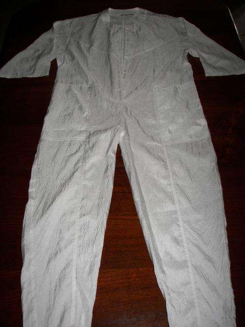 SALE!WHITE DESIGNER CRINKLE ONESIE SIZE LARGE/SIZE 36
