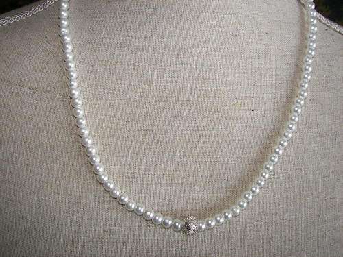 SALE!!VINTAGE SINGLE STRAND FAUX PEARLS WITH ROUND RHINESTONE CENTRE
