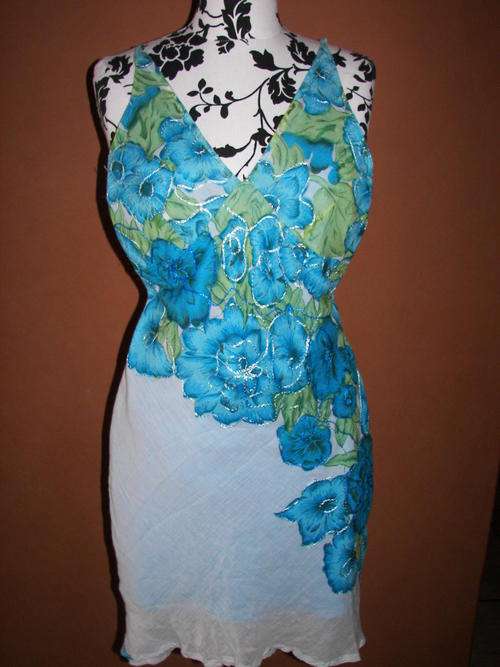 COTTON FLORAL AND EMBROIDERED LINED DRESS SIZE 32