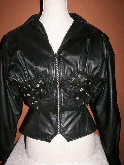 VINTAGE BLACK GENUINE LEATHER SHORT STUDDED BUNNY JACKET MINT CONDITION SIZE 32