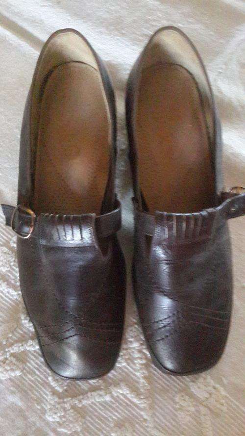VINTAGE GENUINE BROWN LEATHER COURT SLIP IN PAIR HEALTH SHOES SIZE 71/2(KLINIK)