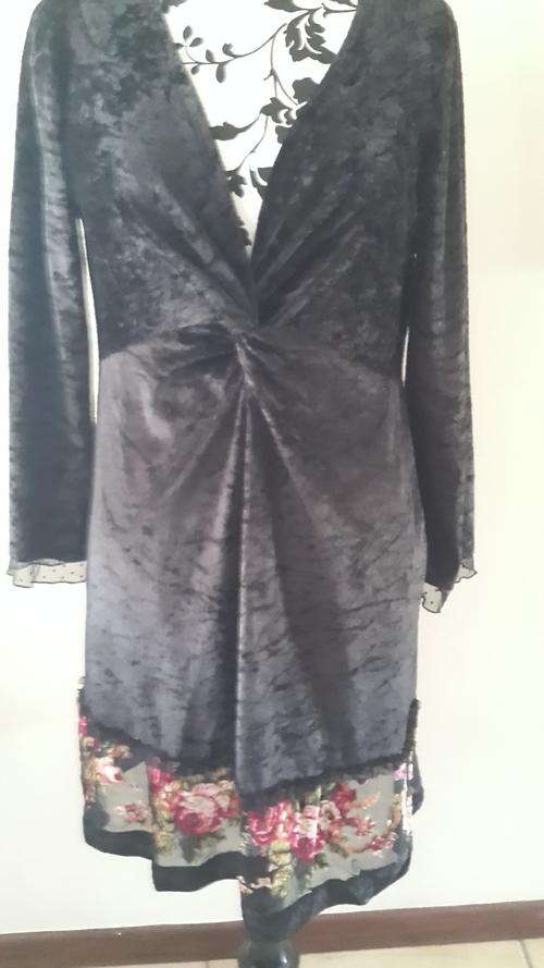 Black crushed velvet top short dress with rose design size XL/36-38