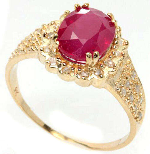 9Kt Yellow Gold - Excellent Well Made 2.2ct Ruby (9x7mm) and Diamonds (1.2mm) 2.50tcw