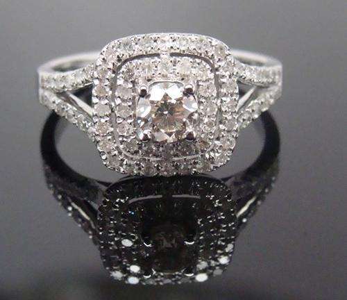 NO RESERVE - 1.03ct DIAMOND ENGAGEMENT RING SET IN WHITE GOLD **R37,999**