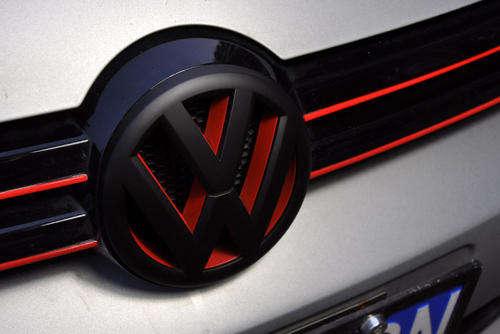 Golf 6 logo Front Grille Emblem Badge BLACK / RED Fit VW Golf 6 GTI R20