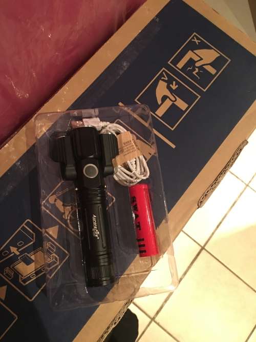 ELECTRIC FAST CHARGING FLASHLIGHT