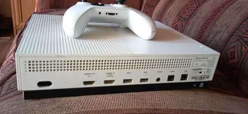 Mint condition XBOX ONE S 1T with all accessories.