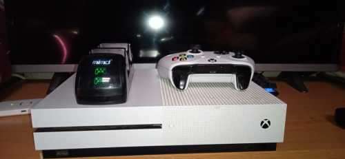 Mint condition XBOX ONE S 1T with all accessories.
