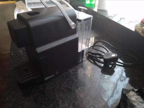 Cafféluxe Piccolo Espresso Machine! WITH +/- 200 CAPSULES!