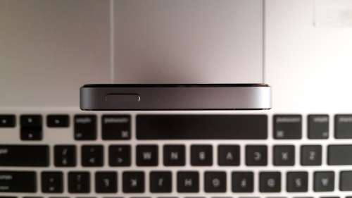 iPhone 5s network locked - read description