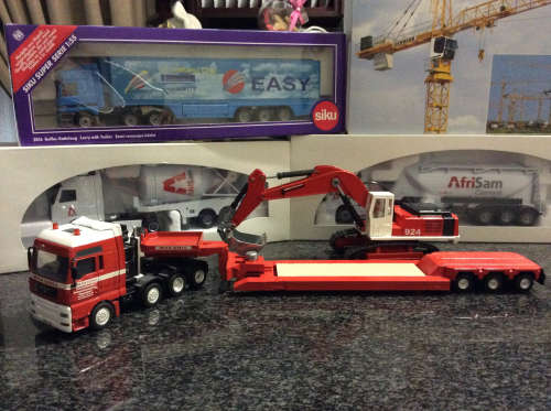 Siku Man with excavator box  damage