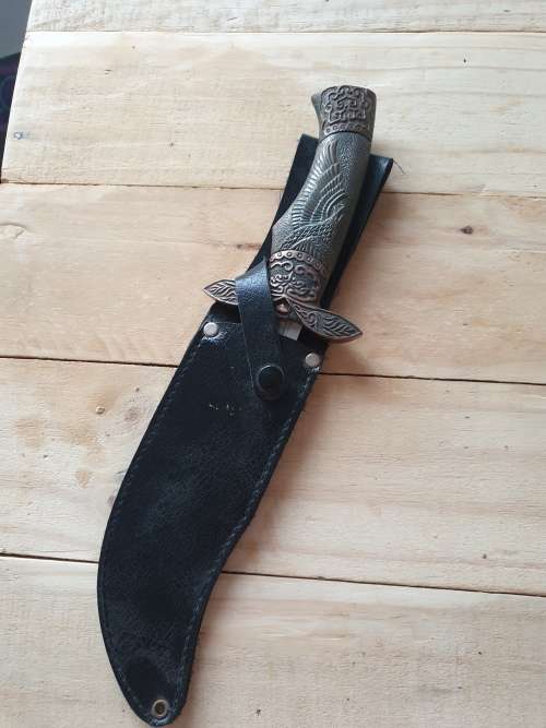 A knife, 2 throwing knives and a 6 star throwing star