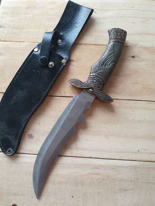 A knife, 2 throwing knives and a 6 star throwing star