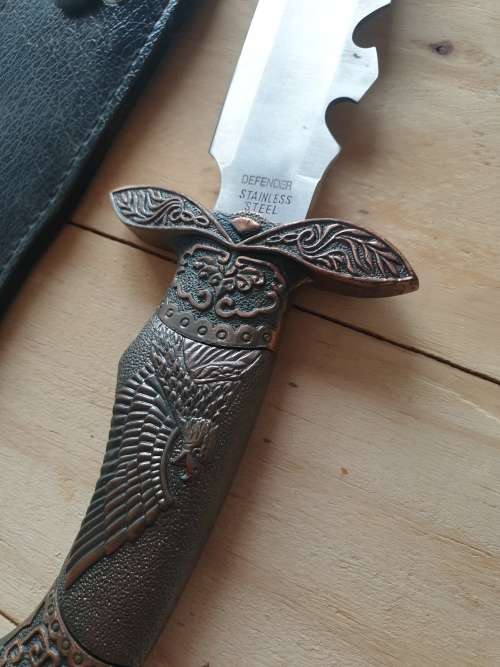 A knife, 2 throwing knives and a 6 star throwing star