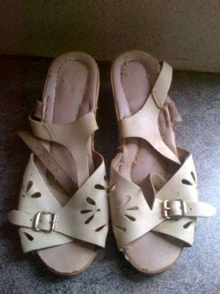 3 PAIRS OF LADIES SHOES SIZE 5 AND SIZE 7 & HALF BUT LOOK LIKE SIZE 5