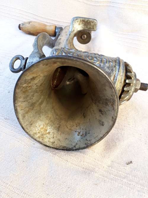 LOVELY OLD MINCER NOT SURE IF ALL PARTS ARE TOGETHER