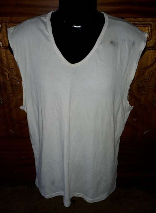 SPECIAL!! MENS WHITE SLEEVELESS T-SHIRT - BODYLINE - XL - MAY HAVE A FEW MARKS ON IT