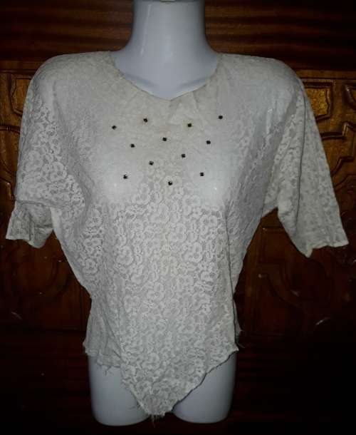 SPECIAL!! LADIES WHITE TOP - no make or size - MAY HAVE A FEW MARKS ON IT