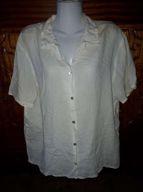 SPECIAL!! LADIES WHITE TOP - FRESH PRODUCE - L - MAY HAVE A FEW MARKS ON IT