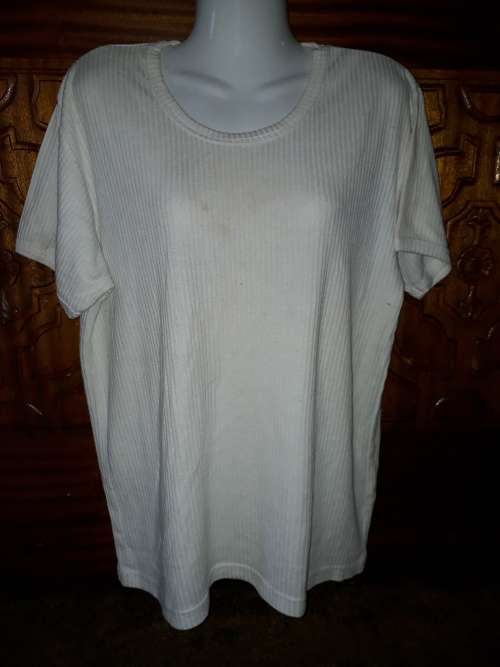 SPECIAL!! LADIES WHITE T-SHIRT - LEGEND - L - MAY HAVE A FEW MARKS ON IT