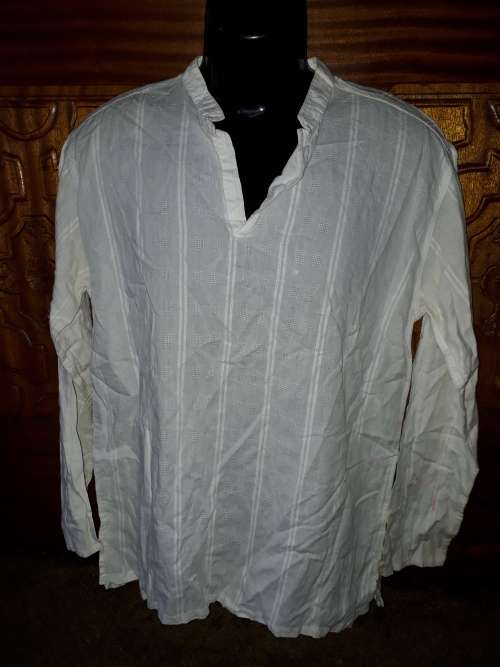 SPECIAL!! MENS WHITE SHIRT - HANGOVER - L - MAY HAVE A FEW MARKS ON IT