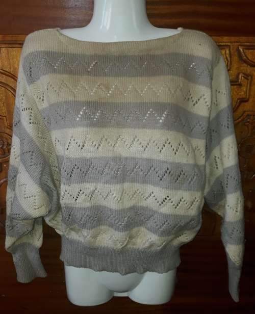 SPECIAL!! LADIES JERSEY - NO SIZE BUT LOOKS LIKE M TO L - MAY HAVE A FEW MARKS ON IT