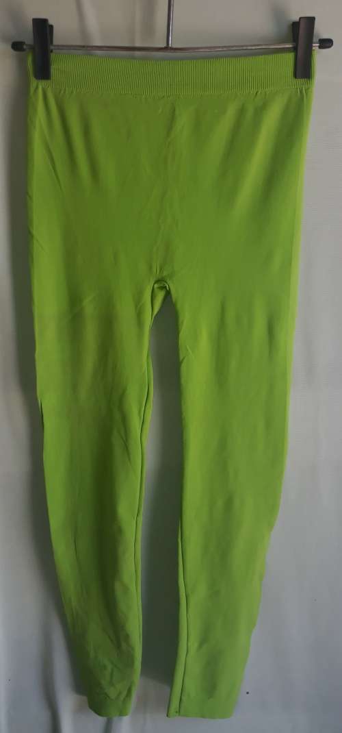 LADIES GREEN TIGHTS - NO NAME OR SIZE LOOKS S TO M SIZE