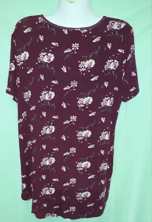 LADIES MULTI COLORED T-SHIRT - MAKE: NO MAKE - SIZE: LOOK LIKE L TO 2XL