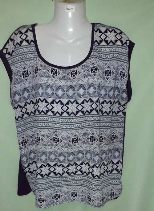 LADIES BLUE MULTI COLORED TOP - MAKE: NO MAKE - SIZE: LOOKS XL TO 2XL
