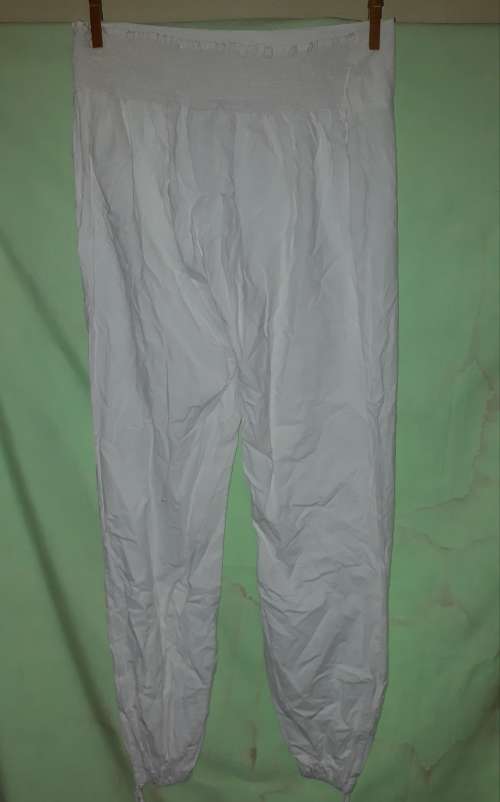 SPECIAL! LADIES WHITE PANTS - MAKE: KARA - SIZE: L