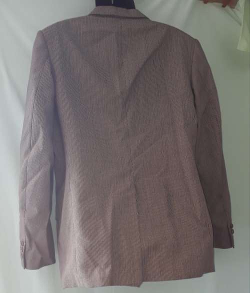 CHRISTMAS SPECIAL!!! MENS BROWN SUIT JACKET - MAKE: EMBASSY - SIZE: LOOKS LIKE A L TO 3XL