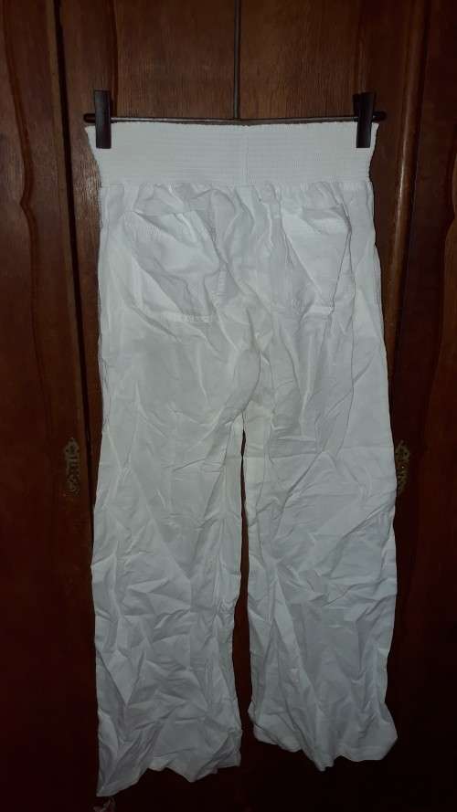 LADIES: WHITE LONG PANTS - MAKE: WOOLWORTHS  - SIZE: 10