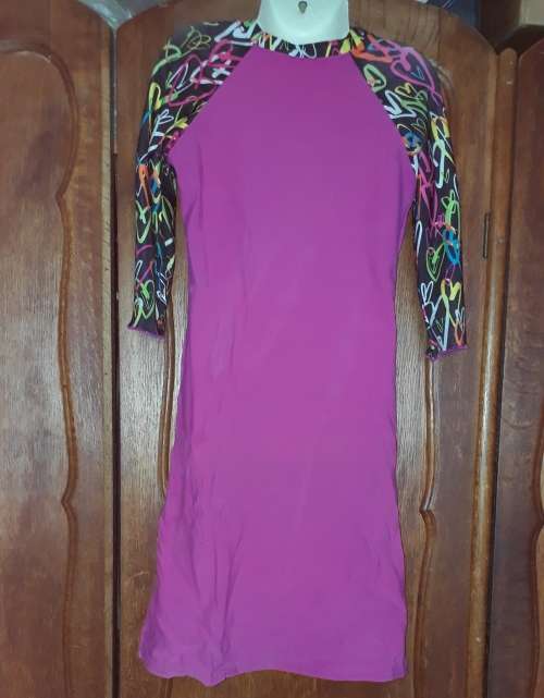 GIRLS: MULTI COLOUR TOP - MAKE: UNDER COVER - SIZE: NO SIZE