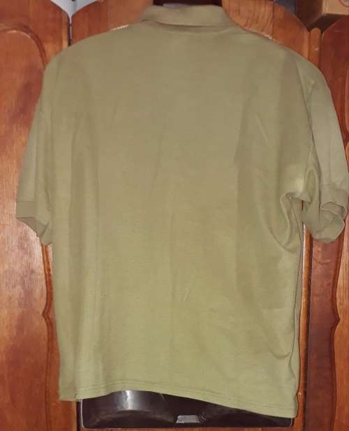 MENS: OLIVE GREEN T-SHIRT - MAKE: QS - SIZE: L