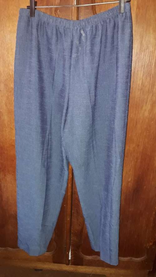 COVID 19 SPECIAL! LADIES: BLUE PANTS - MAKE: RAOUL - SIZE: 44/18