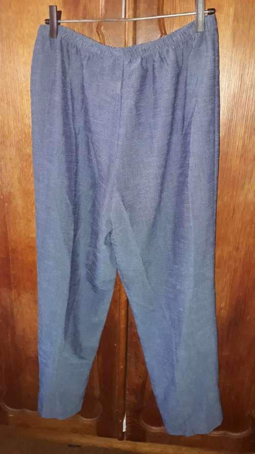 COVID 19 SPECIAL! LADIES: BLUE PANTS - MAKE: RAOUL - SIZE: 44/18