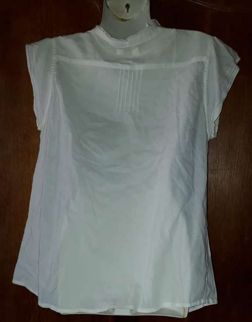 LADIES: WHITE TOP - MAKE: POETRY  - SIZE: NO SIZE
