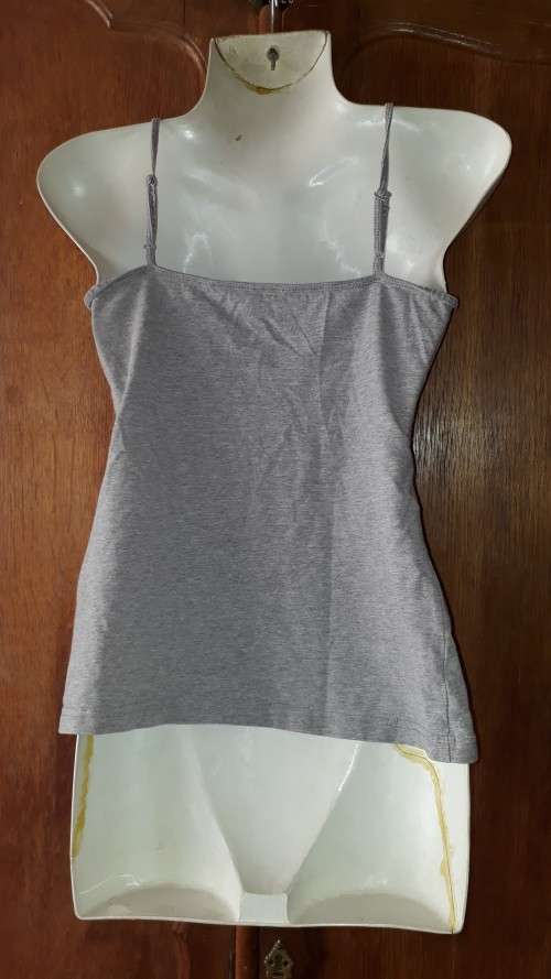 LADIES: GREY TOP - MAKE: NO MAKE - SIZE: NO SIZE