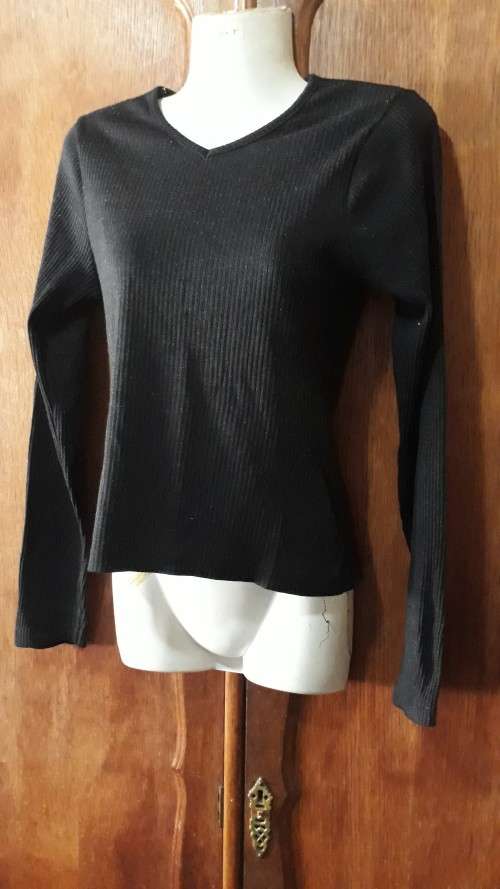 LADIES: BLACK TOP - MAKE: RT - SIZE: M